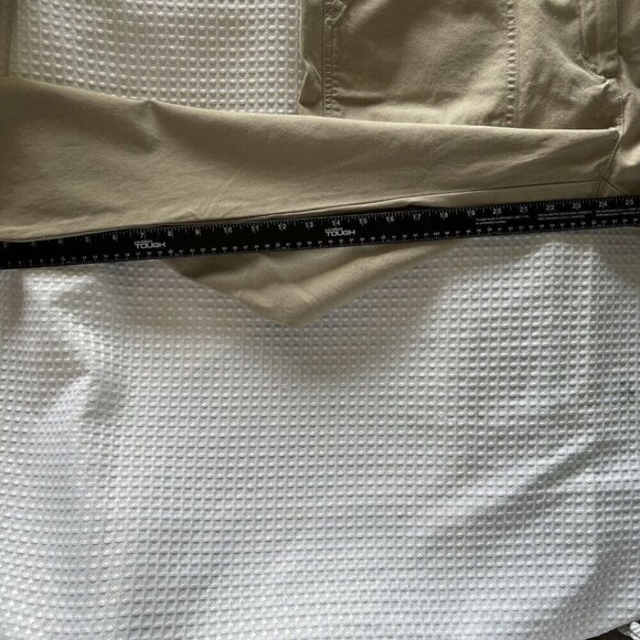 Eddie Bauer Pants Womens Size 16 Tan Capri Cargo Hiking Camping Gorpcore Pockets - Picture 9 of 12